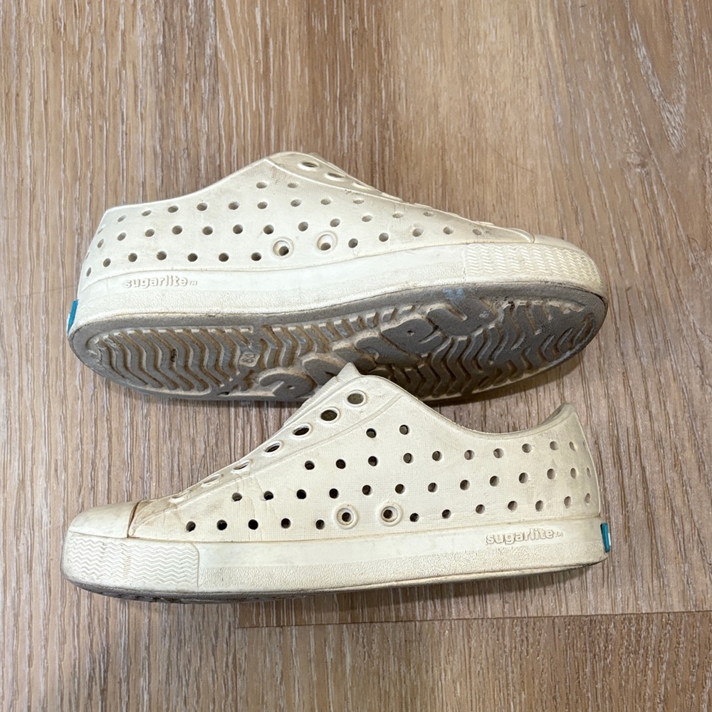 Native toddler shoes in Bone - Picture 2 of 3